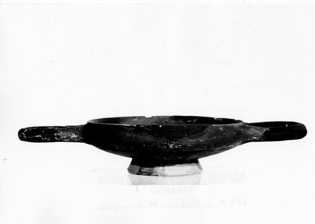 tazza - fabbrica locale (fine sec. IV a.C)