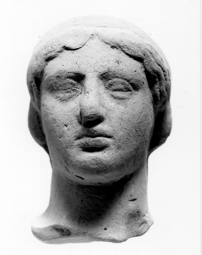 testa femminile - officina tarantina (prima metà sec. IV a.C)