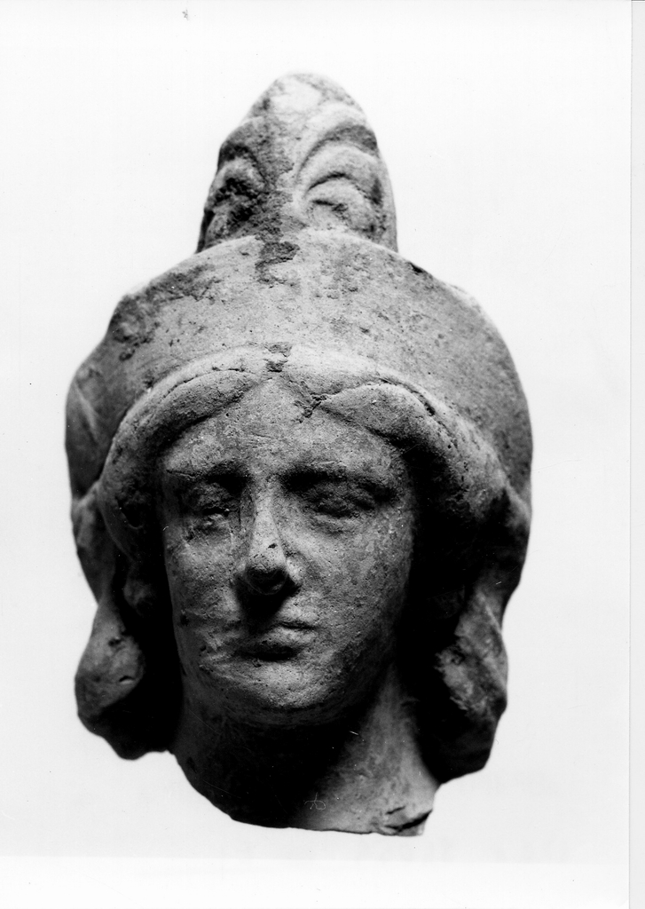 offerente (statuetta femminile) - officina tarantina (metà sec. V a.C)