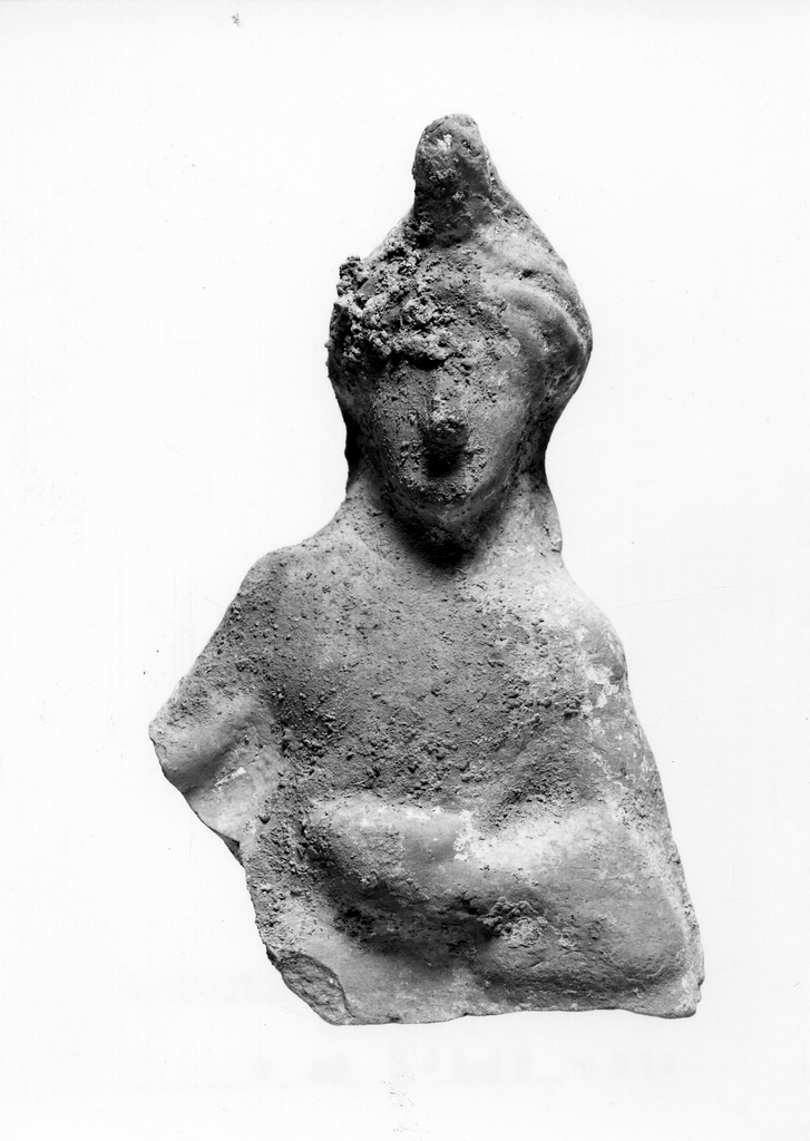figura maschile recumbente su kline (terracotta figurata) - officina tarantina (sec. V a.C)