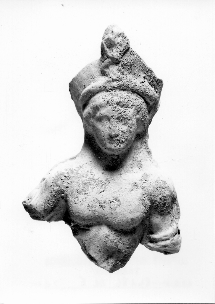 figura maschile recumbente (terracotta figurata) - officina tarantina (fine/ inizio secc. V a.C. - IV a.C)