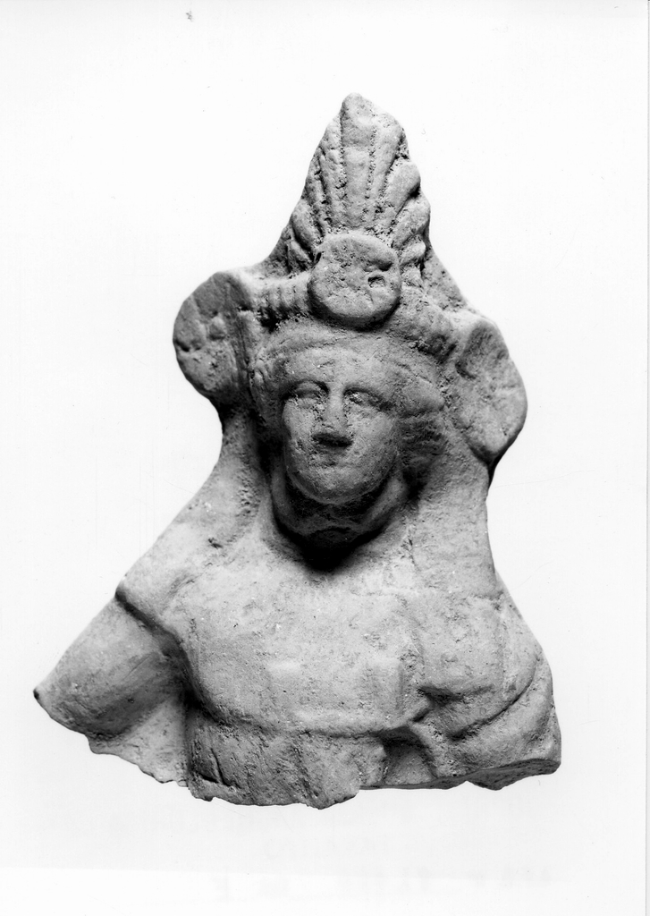 figura maschile recumbente (terracotta figurata) - officina tarantina (inizio sec. IV a.C)