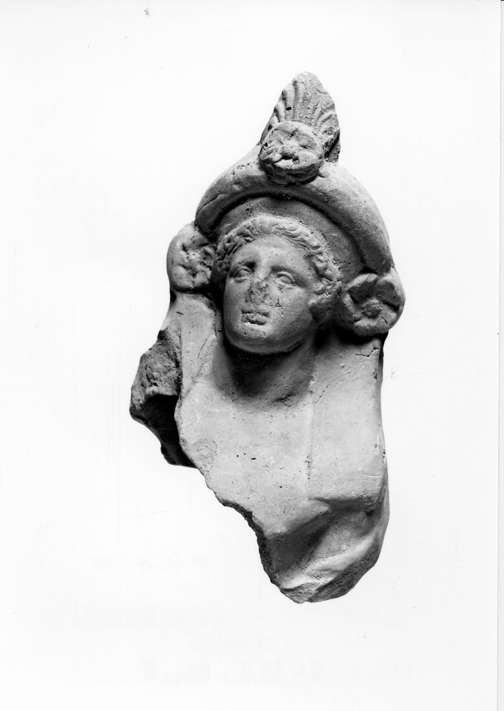 figura maschile recumbente (terracotta figurata) - officina tarantina (sec. IV a.C)