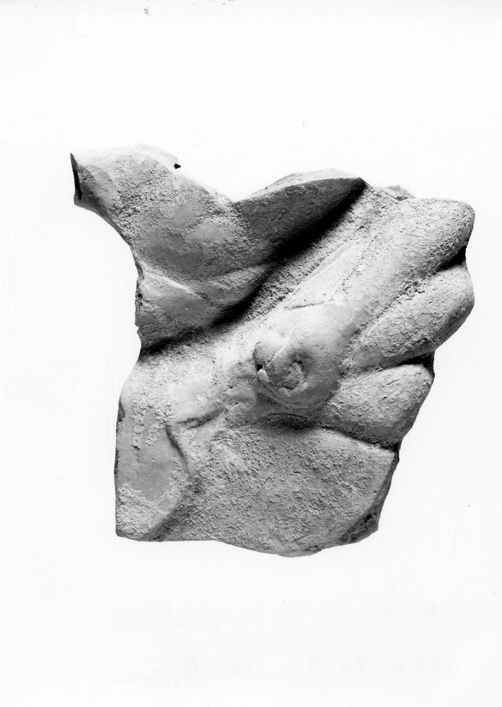 figura maschile recumbente su kline (terracotta figurata) - officina tarantina (sec. V a.C)