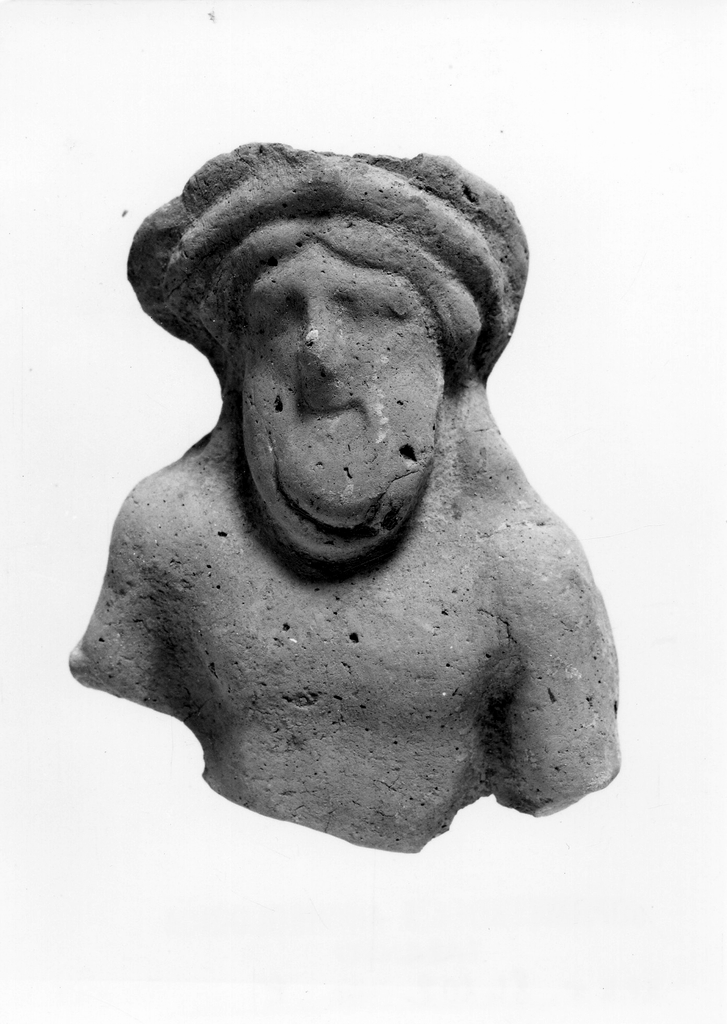 figura maschile barbata recumbente su kline (terracotta figurata) - officina tarantina (sec. V a.C)