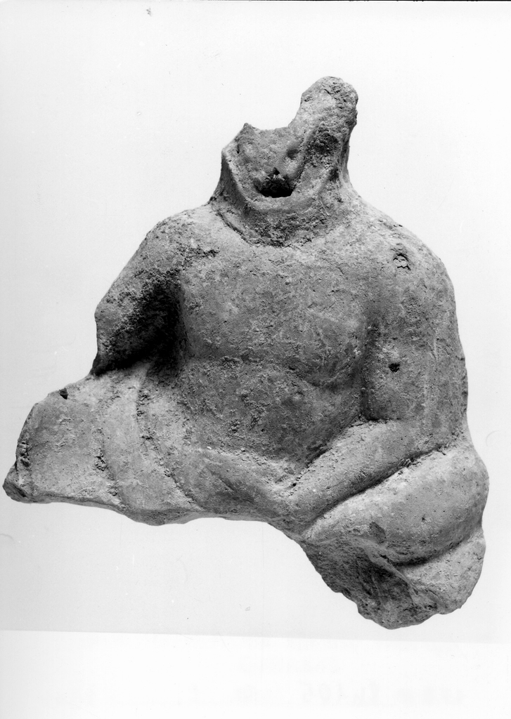 figura maschile barbata recumbente su kline (terracotta figurata) - officina tarantina (sec. V a.C)