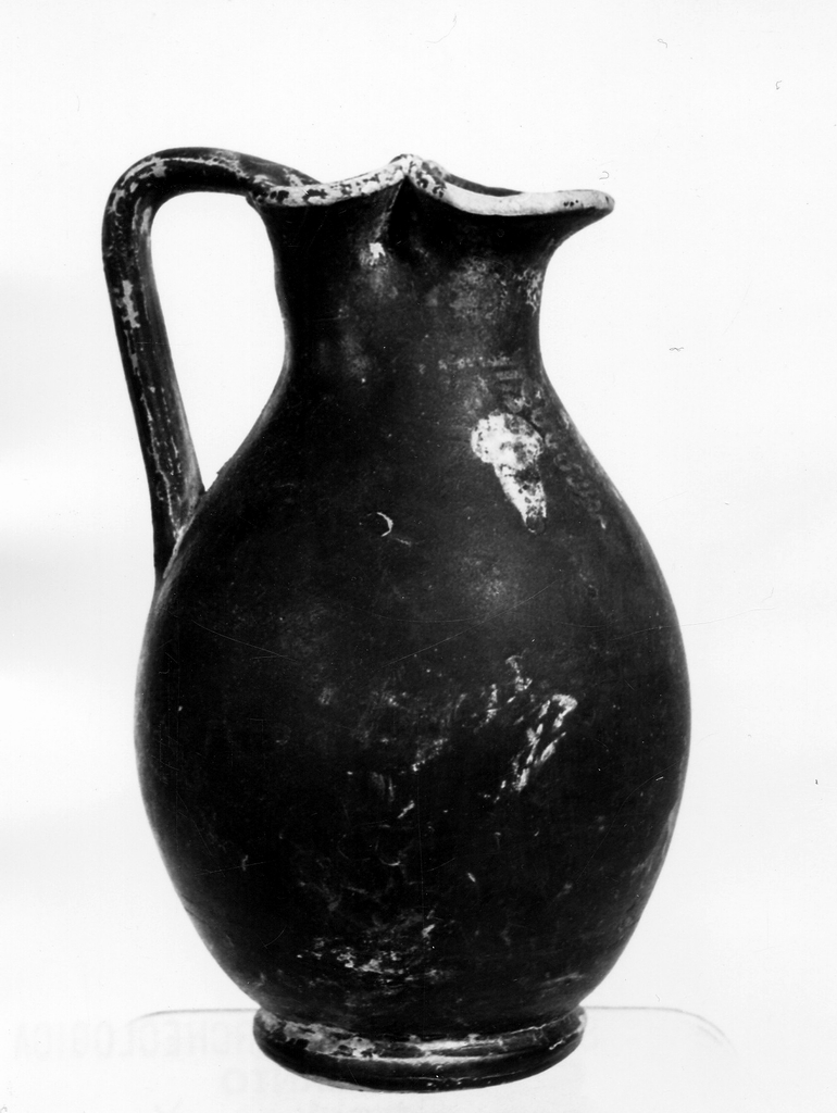 oinochoe a bocca trilobata - fabbrica tarantina (sec. III a.C)