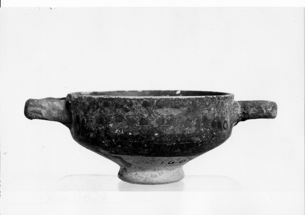tazza - fabbrica locale (secc. IV a.C. - III a.C)