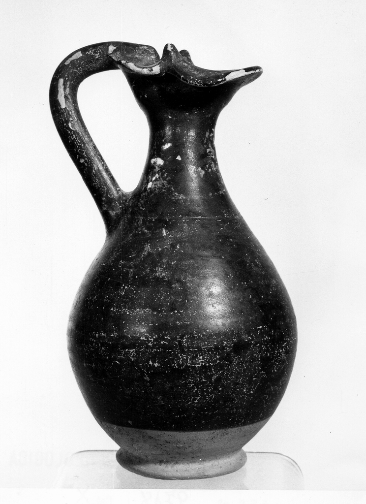 oinochoe a bocca trilobata - produzione locale (sec. III a.C)