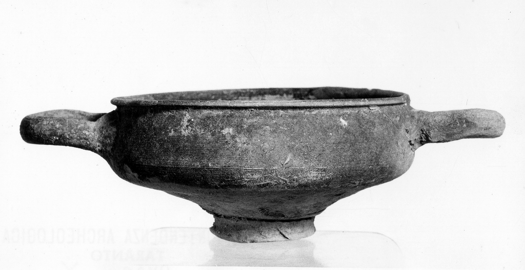 tazza - produzione locale (fine/ inizio secc. III a.C. - II a.C)