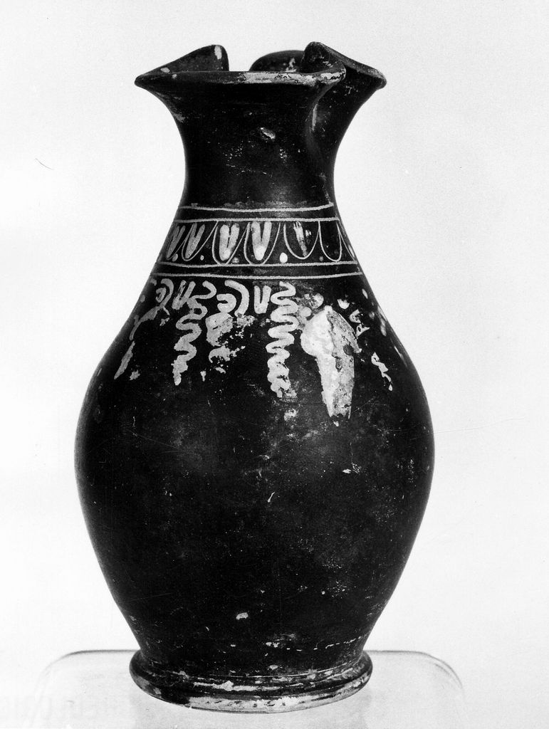 oinochoe a bocca trilobata - fabbrica tarantina (fine sec. IV a.C)