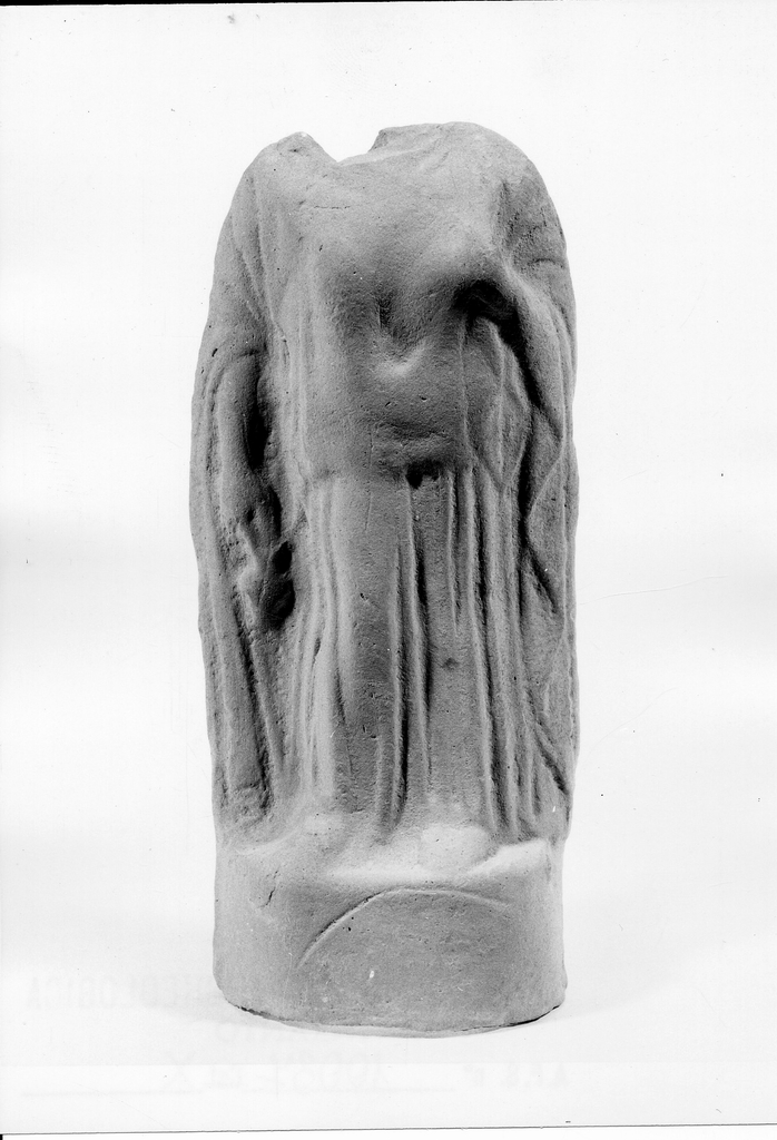 offerente del culto di Persefone-Kore (terracotta figurata) - fabbrica tarantina (metà sec. V a.C)