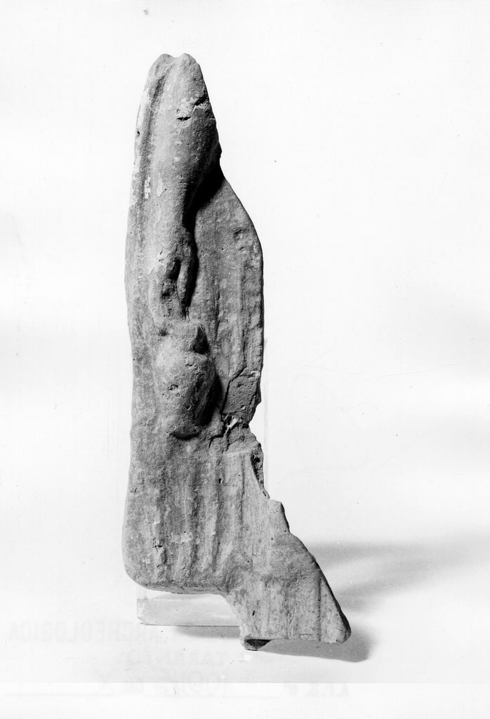 offerente del culto di Persefone-Kore (terracotta figurata) - fabbrica tarantina (fine sec. V a.C)