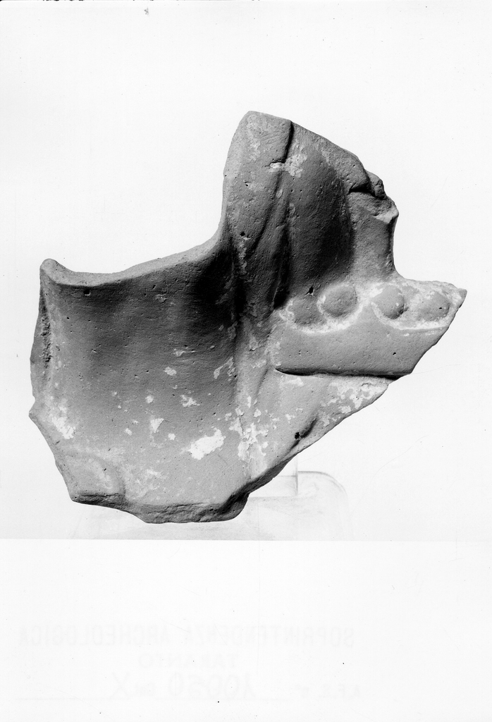 offerente del culto di Persefone-Kore (terracotta figurata) - fabbrica tarantina (fine sec. V a.C)