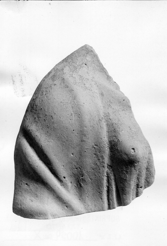 offerente del culto di Persefone-Kore (terracotta figurata) - fabbrica tarantina (fine sec. V a.C)