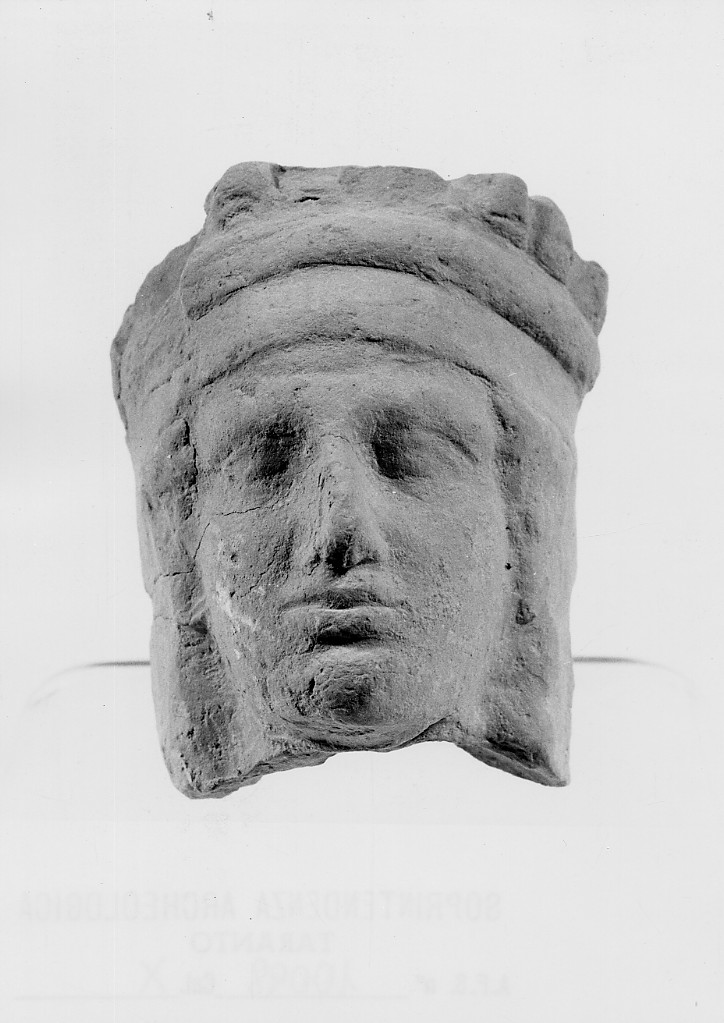 figura maschile (terracotta figurata) - fabbrica tarantina (sec. V a.C)