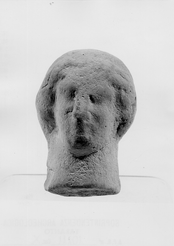 figura femminile (terracotta figurata) - fabbrica tarantina (sec. IV a.C)