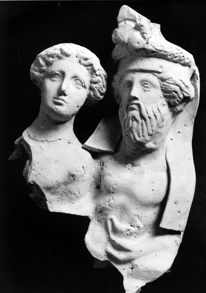 figura maschila barbata e figura femminile recumbente (statuetta) - officina tarantina (metà sec. IV a.C)