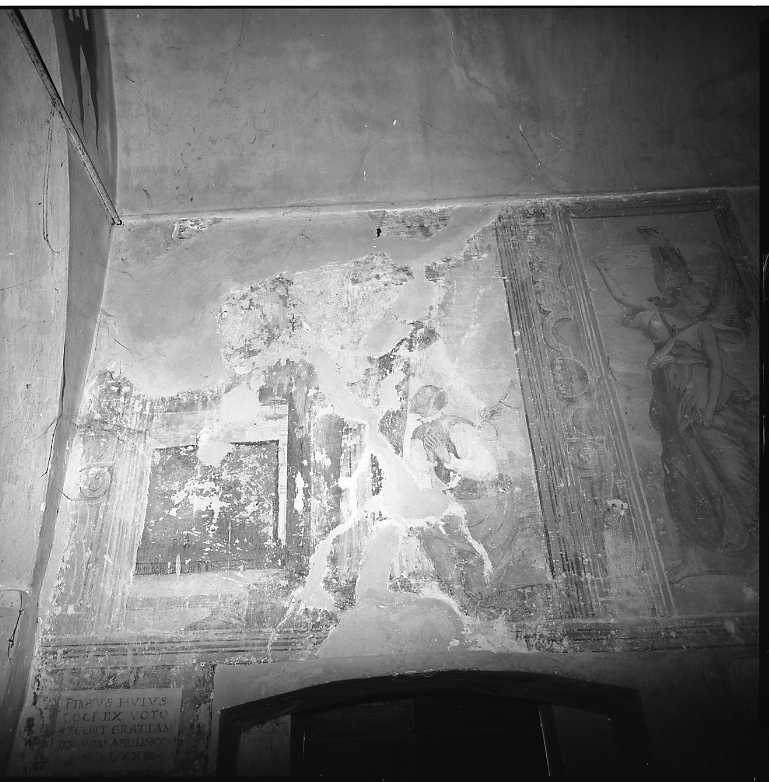 Cristo crocifisso con San Leonardo e il committente (dipinto, elemento d'insieme) di Lombardelli Giovan Battista detto Montano (sec. XVI)