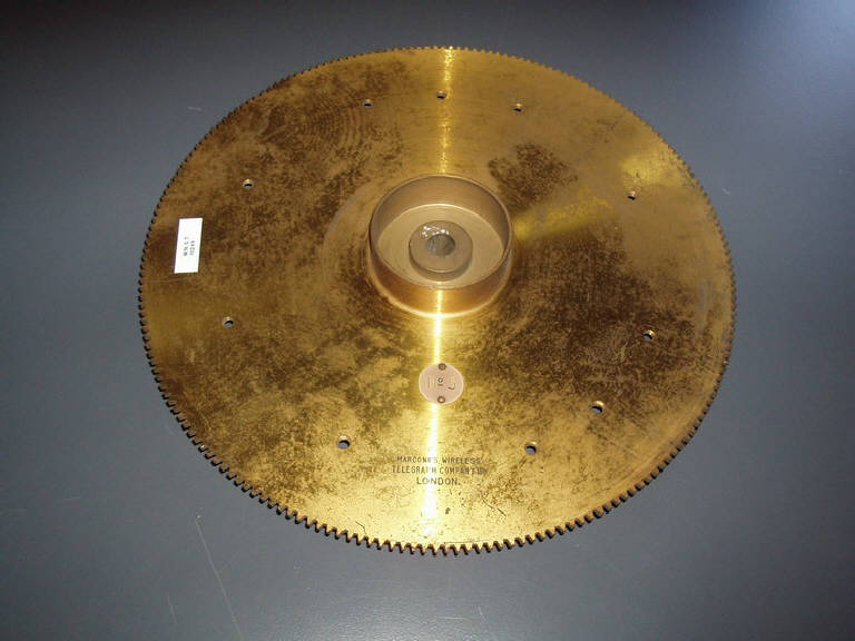 disco rotante a dentatura per oscillatore (disco dentato per spinterogeno, di Marconi) di Marconi Company, Marconi Guglielmo (primo quarto sec. XX)