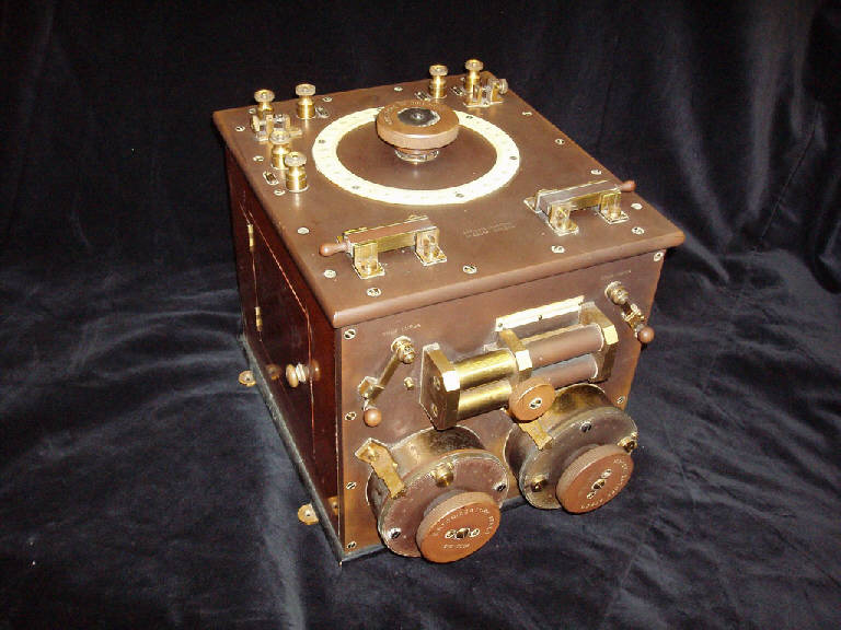 The Wireless Direction Finder - Marconi Bellini Tosi System (radiogoniometro, di Marconi-Bellini-Tosi) di Officine Radiotelegrafiche Marconi (primo quarto sec. XX)