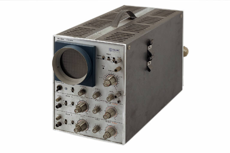 Modello Philips PM 3230 (oscilloscopio, a doppio raggio per alta frequenza, transistorizzato) di Philips (sec. XX)