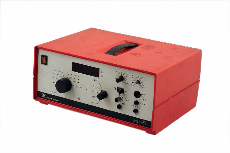 Modello Leybold 522 57 (oscillatore, con indicatore di frequenza RC-D) di Leybold AG (sec. XX)
