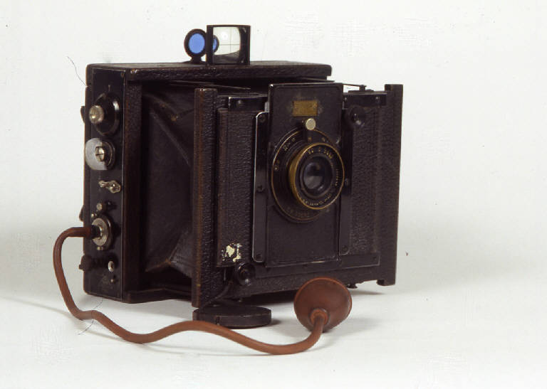 Goerz ANGO (apparecchio fotografico, pieghevole, a tiranti, a lastre 9x12cm) di C. P. Goerz (sec. XX)