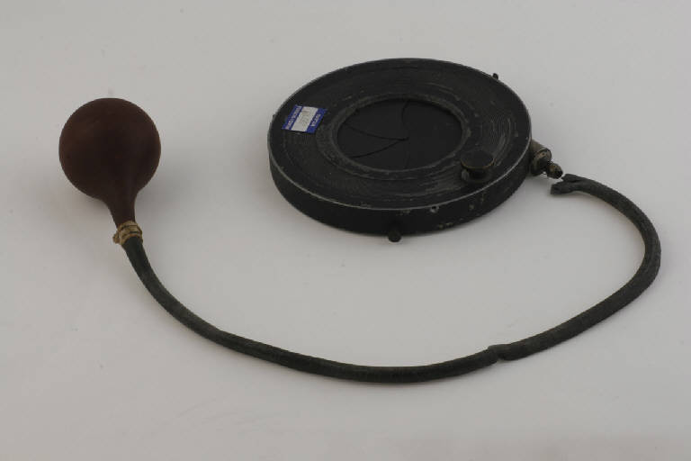 otturatore, a lamelle metalliche, a comando pneumatico - manifattura (inizio sec. XX)