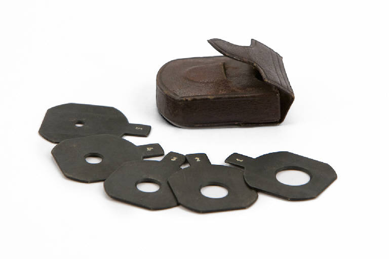 diaframmi di tipo Waterhouse (set di diaframmi, per obiettivo fotografico) di Waterhouse John (seconda metà sec. XIX)