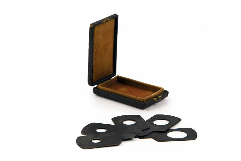 diaframmi di tipo Waterhouse (set di diaframmi mobili, per obiettivo fotografico) di Waterhouse John (seconda metà sec. XIX)