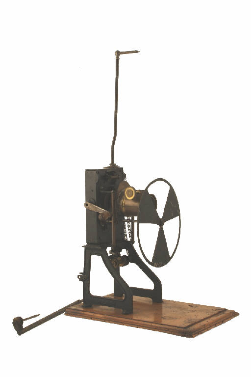 proiettore cinematografico, a manovella, per pellicole 35mm - manifattura (primo quarto sec. XX)