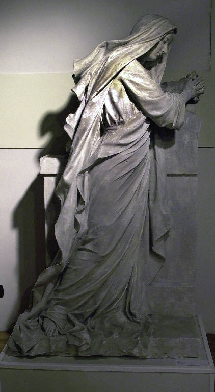 Figura femminile dolente con abito classico (statua, opera isolata) di Ricci Antonio (fine sec. XIX)
