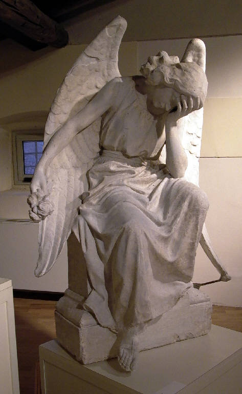 Angelo dolente (statua, opera isolata) di Ricci Antonio (fine sec. XX)