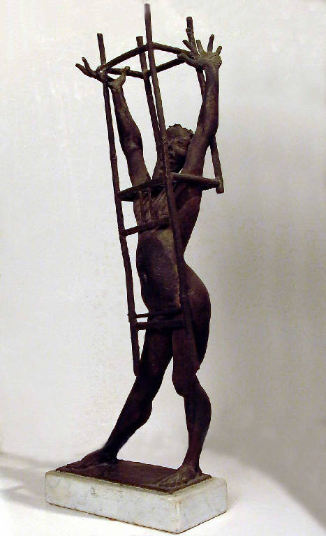 Il re, Allegoria della alienazione con figura maschile incastrata entro una gabbia (statua, opera isolata) di Pelati Vittorio (sec. XX)