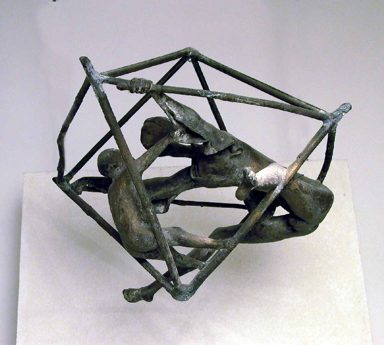 Giocolieri nel trapezio, Allegoria della vita umana con donna e bambino entro una gabbia (scultura, opera isolata) di Pelati Vittorio (sec. XX)