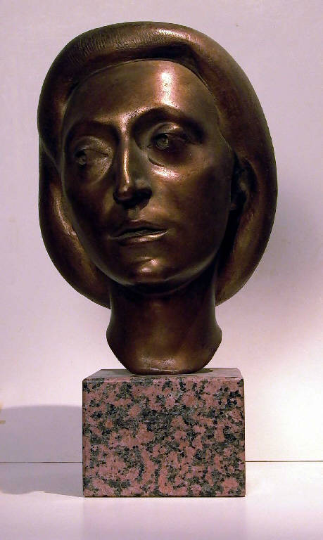 Iris, Ritratto di Iris (busto, opera isolata) di Pelati Vittorio (sec. XX)