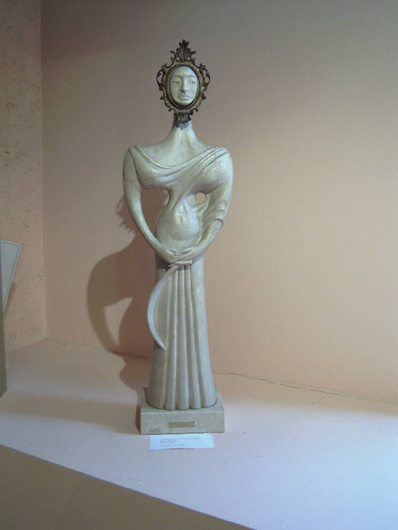 Diva '70, Figura femminile (scultura, opera isolata) di De Lucia Giuseppe (sec. XX)