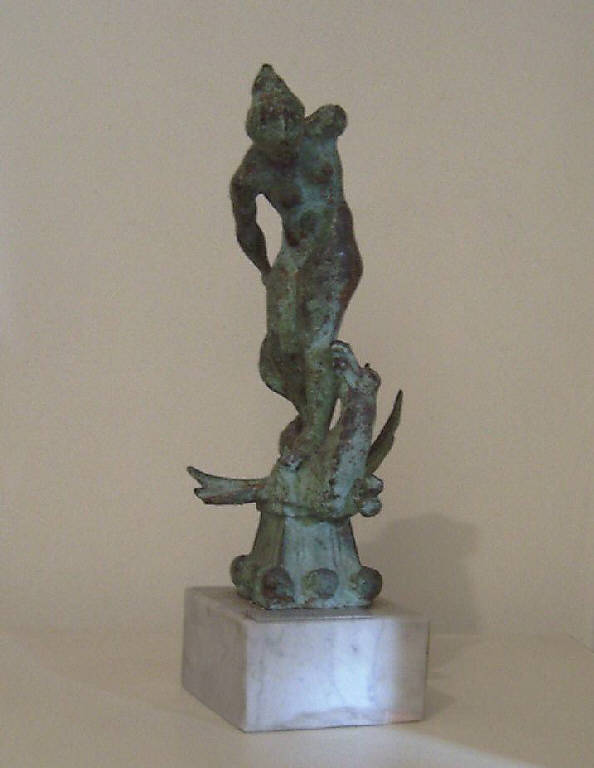 Nereide con drago (scultura, opera isolata) di Pelati Vittorio (terzo quarto sec. XX)