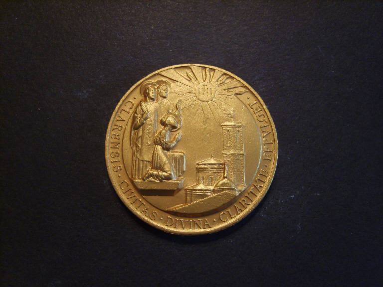 Medaglia commemorativa del I Congresso eucaristico a Chiari nel 1938, Simboli eucaristici/ I santi patroni di Chiari pregano per la città (medaglia, opera isolata) di Repossi Pietro, Johnson S - ambito italiano (secondo quarto sec. XX)