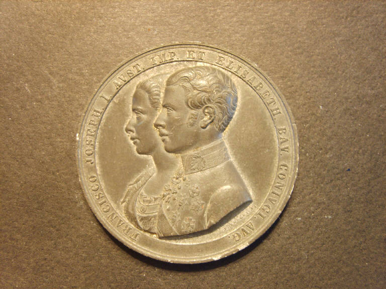 Ritratto di Francesco Giuseppe imperatore d'Austria e Elisabetta di Baviera/ Dedica della città di Pavia (medaglia, opera isolata) di Creeda C, Broggi F (sec. XIX)