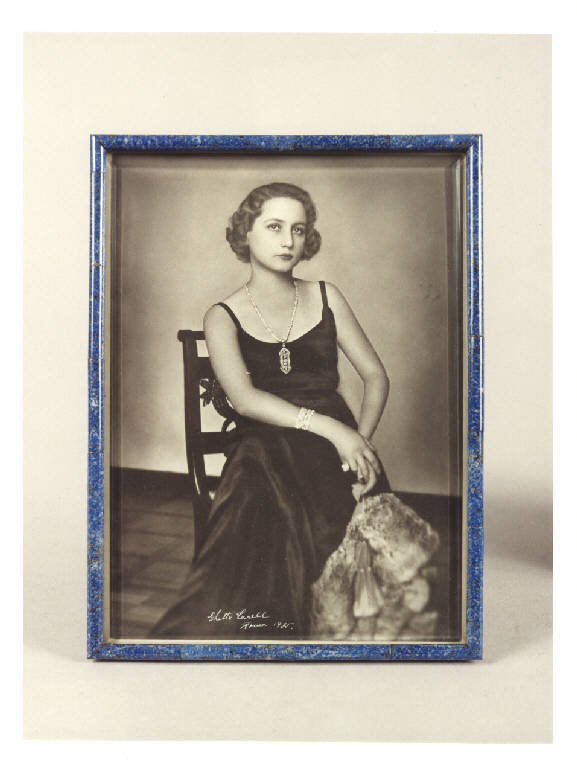 Nedda Necchi, Figura femminile (fotografia, opera isolata) di Carell E (inizio sec. XX)
