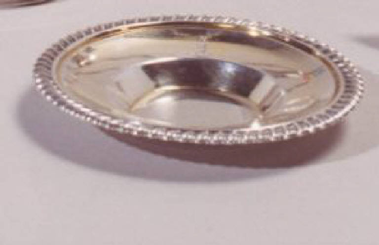 piattino con cucchiaino, opera isolata - manifattura italiana (prima metà sec. XX)