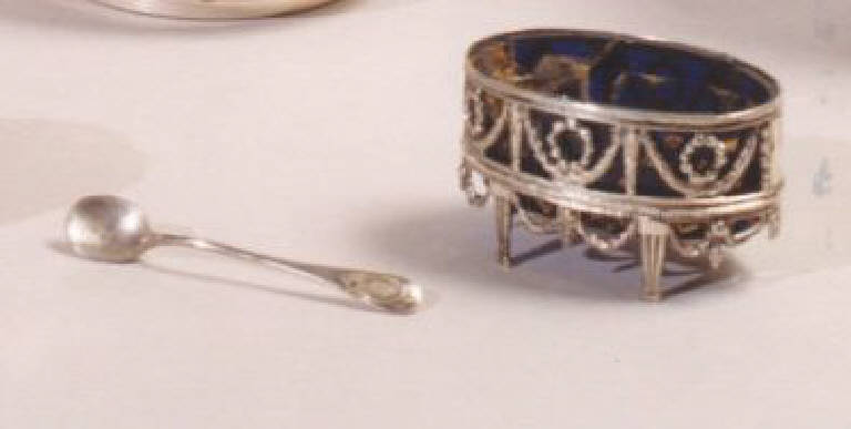 mostardiera con cucchiaino, insieme - manifattura italiana (prima metà sec. XX)