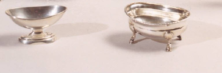 saliera, insieme - manifattura italiana (prima metà sec. XX)