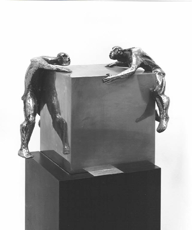 Arrivismo, Cubo e figure (scultura, opera isolata) di Quattrini Oreste (ultimo quarto sec. XX)