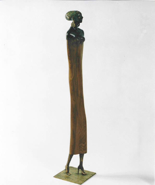 Donna con orecchini piatti, Figura femminile (scultura, opera isolata) di Dudley Rod (ultimo quarto sec. XX)