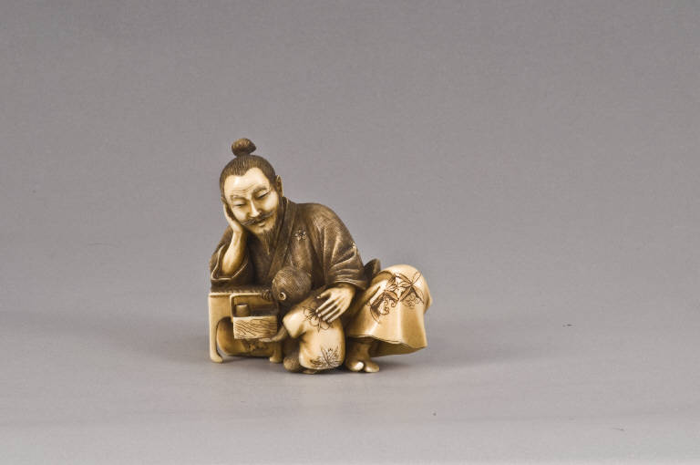Saggio cinese e scimmia, UOMO, OGGETTI, ANIMALE (scultura, opera isolata) di Munemasa (fine/ inizio secc. XIX/ XX)