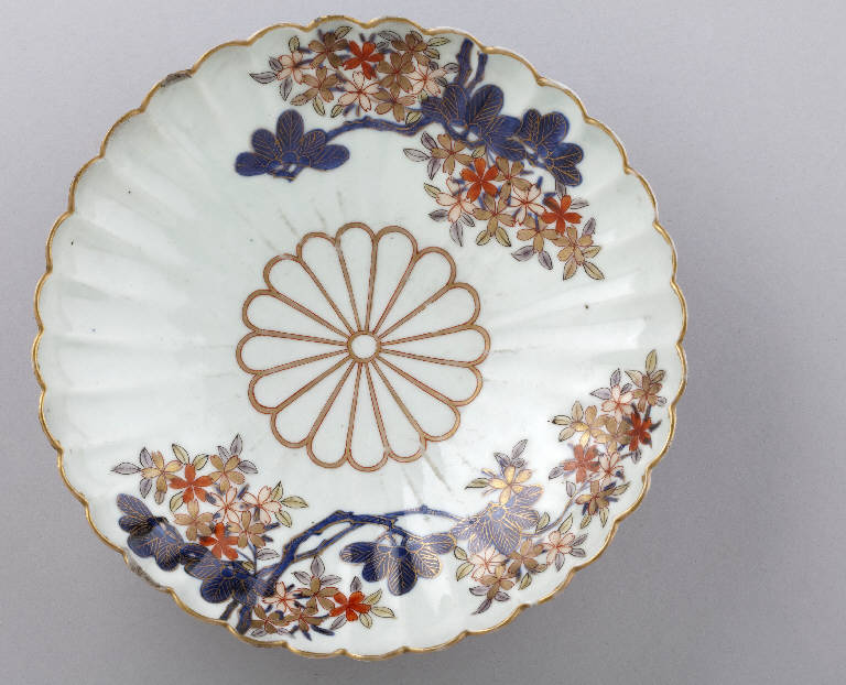 Motivi decorativi vegetali (piatto) - manifattura giapponese (secc. XVII/ XVIII)
