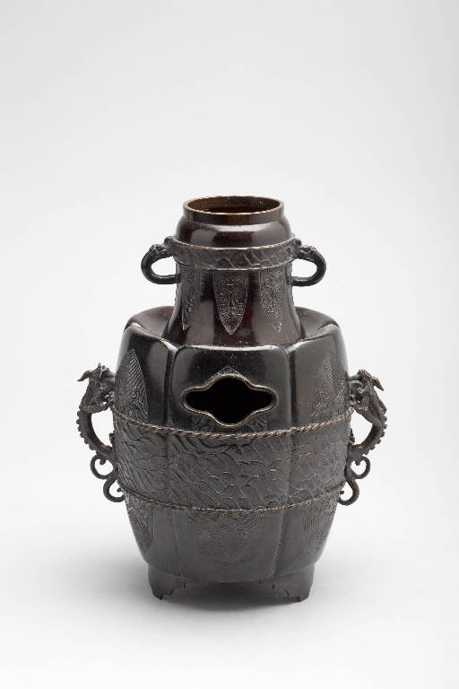 Drago, Motivi decorativi geometrici, Onde (vaso) - manifattura giapponese (sec. XIX)